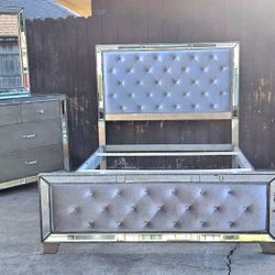 recamara queen size buenas condiciones bedframe peinador y cajonera buenas condiciones 