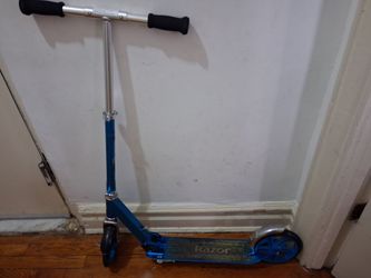 Blue/sliver Razor Lux Scooter For Kids &Adults