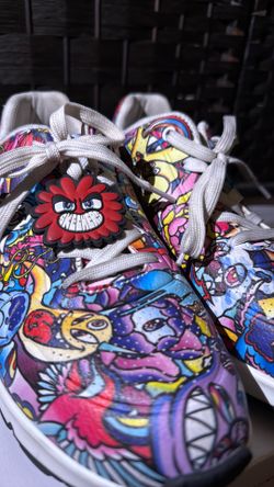 Sketchers “Vexx”