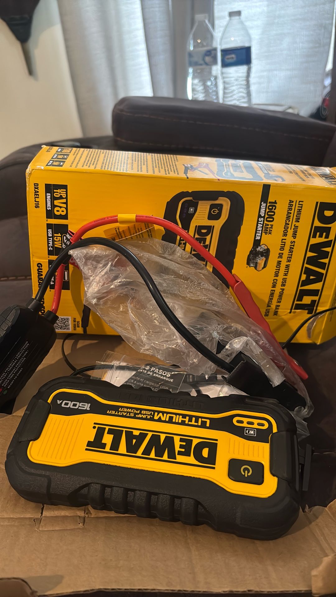 Dewalt Jump Starter With USB Power Bank 1600 Amp Peak For Up To V8 Engine
