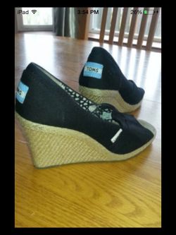 Toms wedges size 5.5