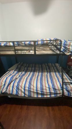 Bunk Bed + box springs for top mattress