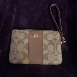 Coach wristlet wallet