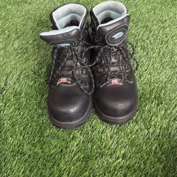 Women’s Farmers Avenger Waterproof Boots Size 7/8