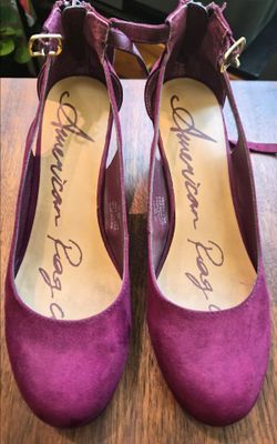 Burgundy wedges