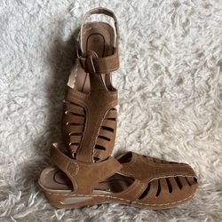 New Women’s Sandals Velcro Closure Size 11