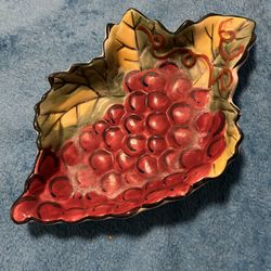  Grape “VINEYARD" HAND PAINTED PEINT A LA MAIN PINTADO A MANO © 1999 CLAY ART MADE IN CHINA FABRIQUE EN CHINE HECHO EN CHINA Microwave Dishwasher Sate