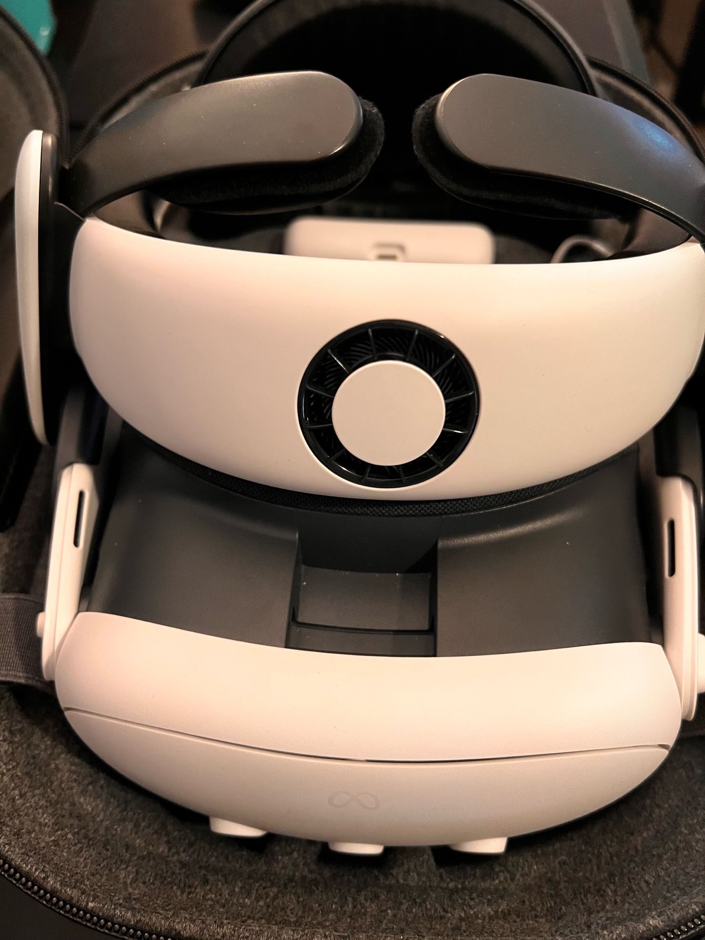 Meta Quest 3(512GB) with BOBO VR S3 Pro and Case