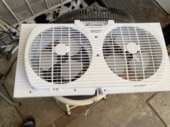 Twin window fan with reversible airflowComfort Zone CZ319EC