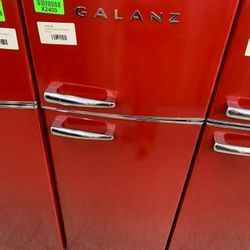 GALANZ GLR76TRDER Retro 7.6 Cu. Ft Top Freezer Refrigerator