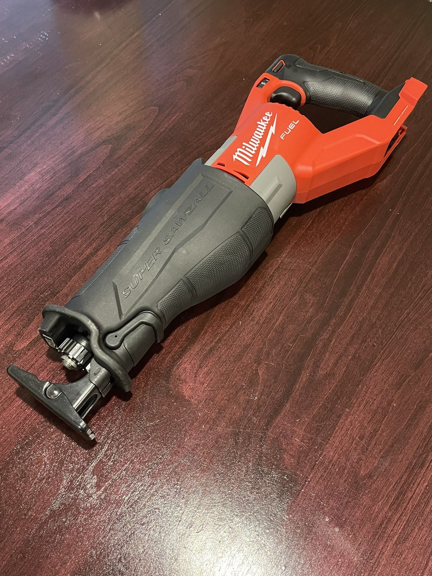 Milwaukee Sawzall 2722-20