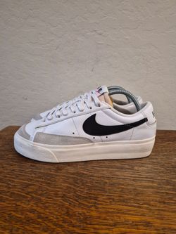 Nike Women's Blazer Low Platform Fashion Sneakers 
Women's Size 9