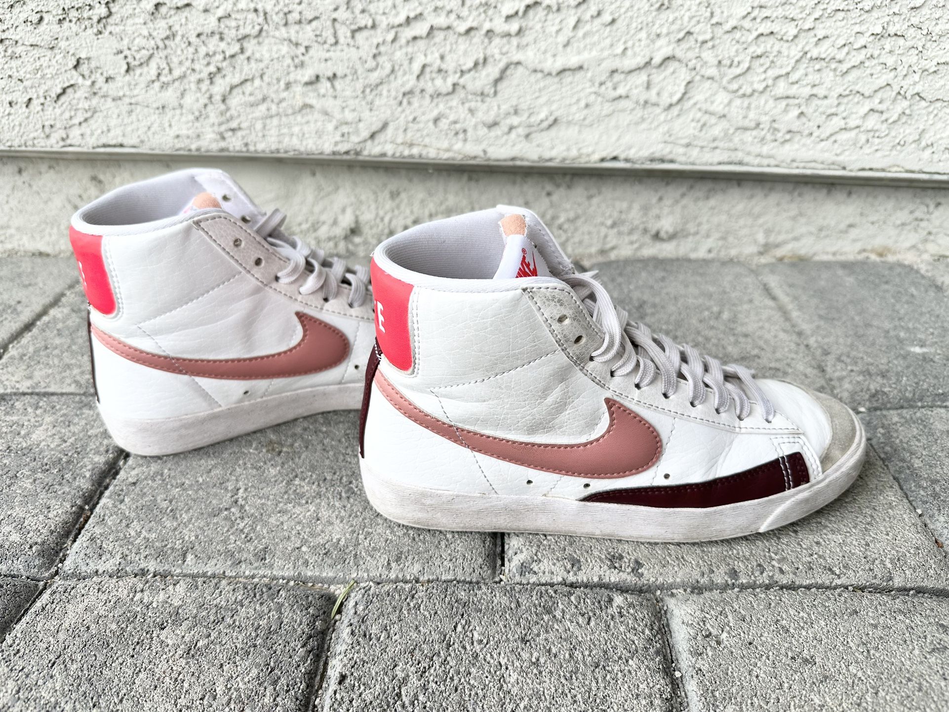 Nike Women’s Blazer Mid ‘77 white/pink - Size 7