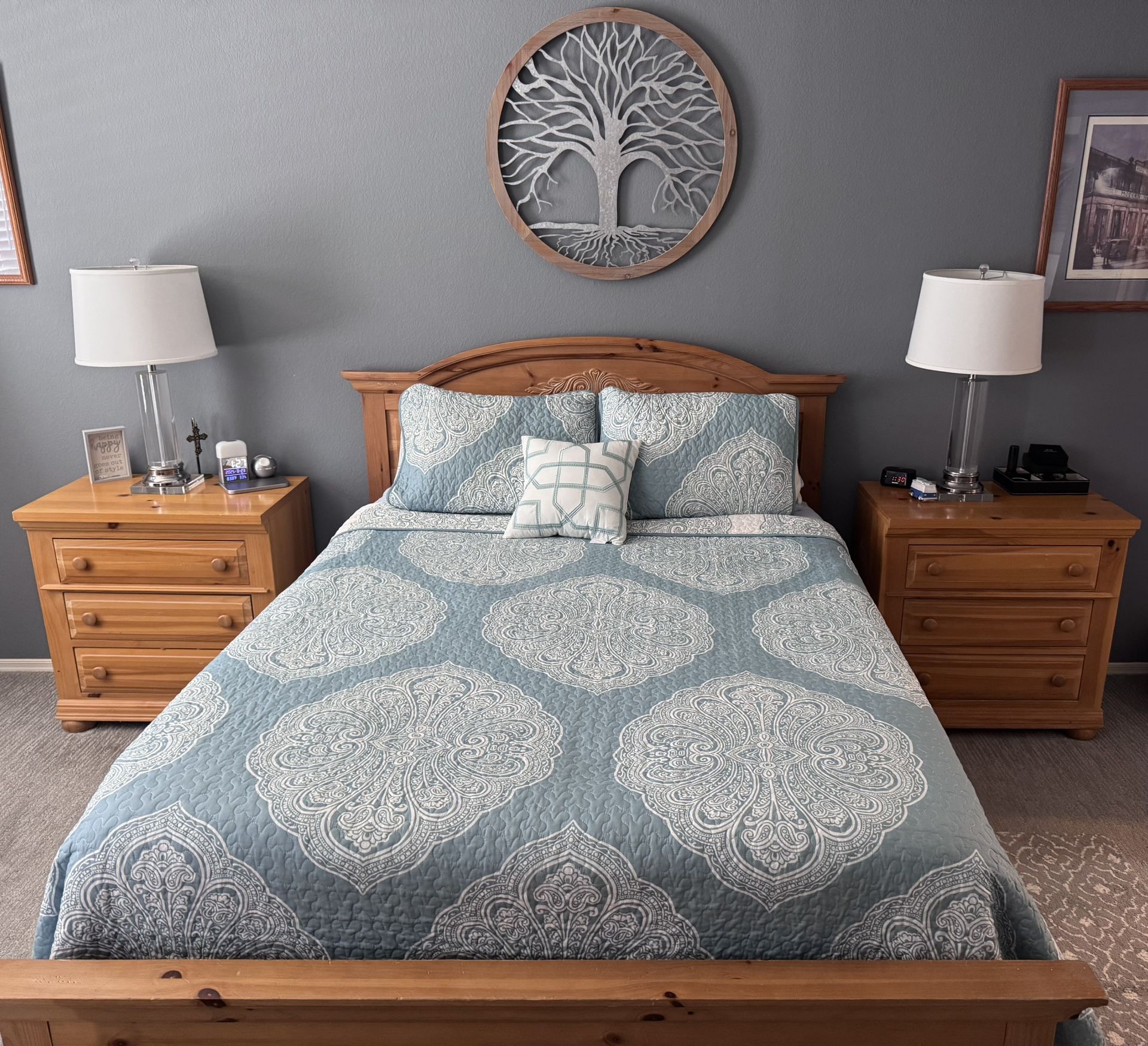 Broyhill Complete Bedroom Set Queen