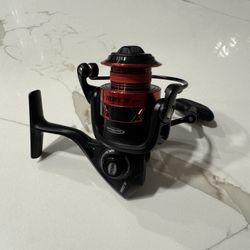 New Penn Fierce 2000 Salt And Fresh Water Spinning Reel. 