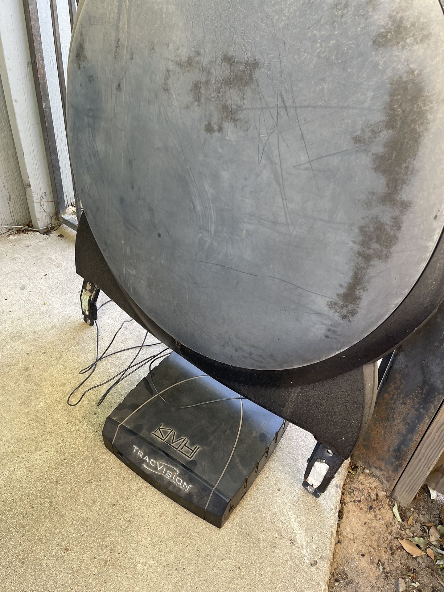 Mobile Tracvision Satellite Antenna with Receiver