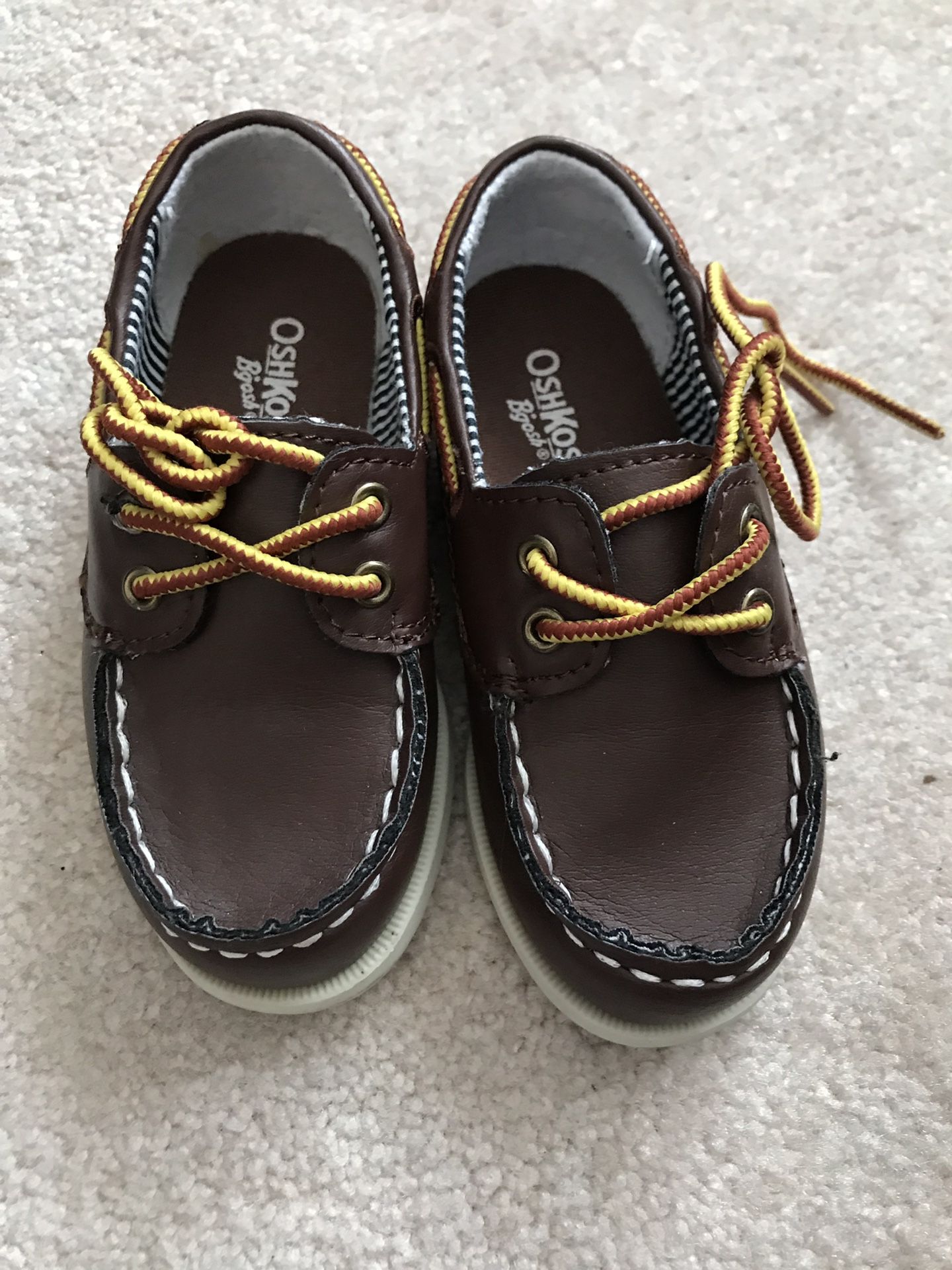 Boys shoes size 7 (toddler) like new