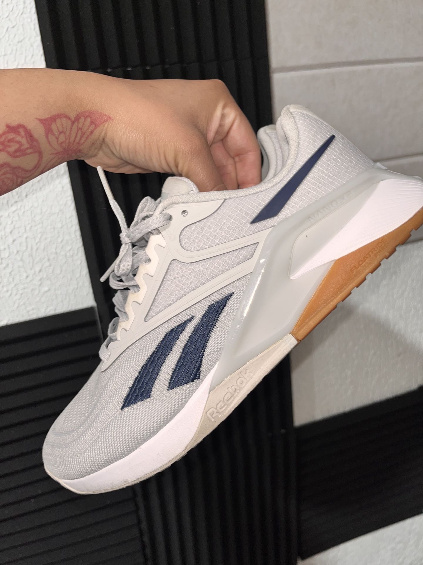 REEBOK WOMENS size 8 !! USED