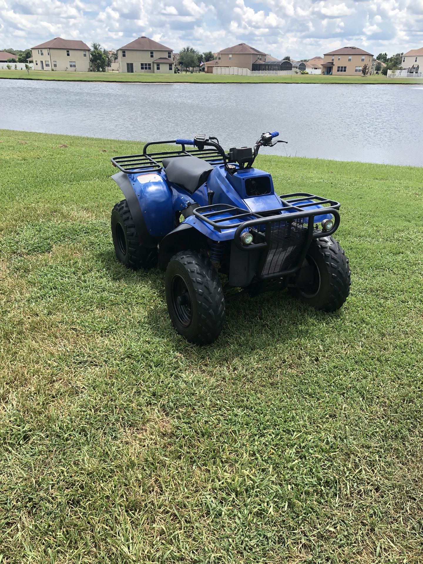 Polaris magnum 425 4x4 atv 4 wheeler.