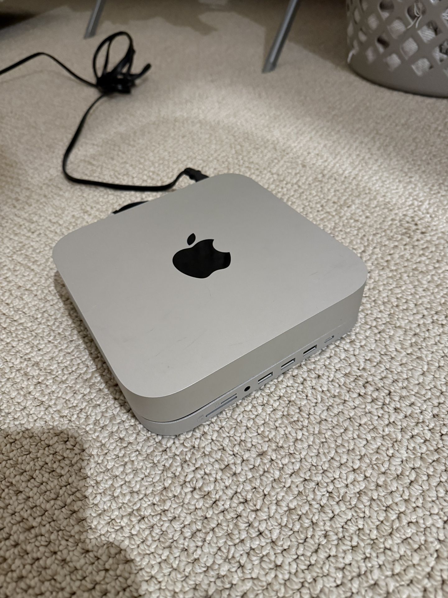 Mac Mini M1 (2020) + Satechi USB-C Hub Stand – 8GB RAM