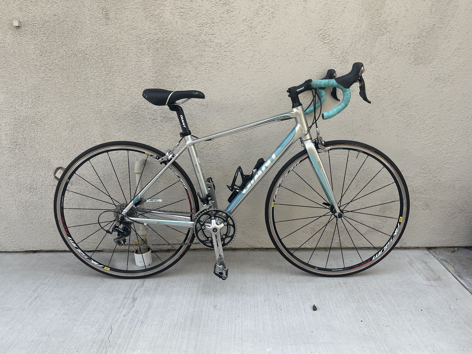 Giant Avail Road Bike w/upgrades size small