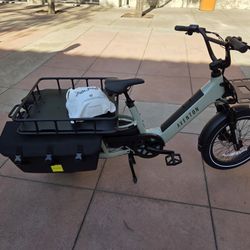 Aventon Abound LR w/ front Pizza Rack, Rear Rack, Side Panniers, Cargo Nets And Helmet