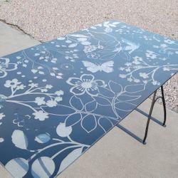 NICE GLASS TABLE/DESK