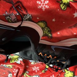 Men Nikes $10 Size 9 