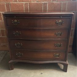 Antique Bachelors Chest