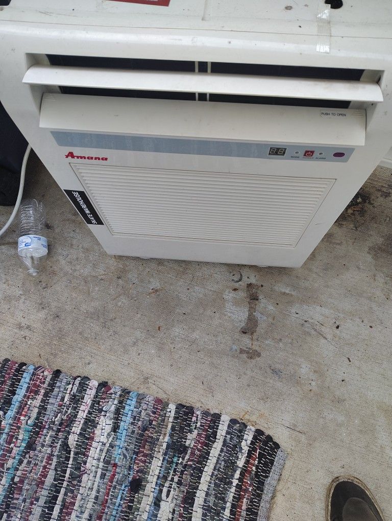 Amana AC Unit