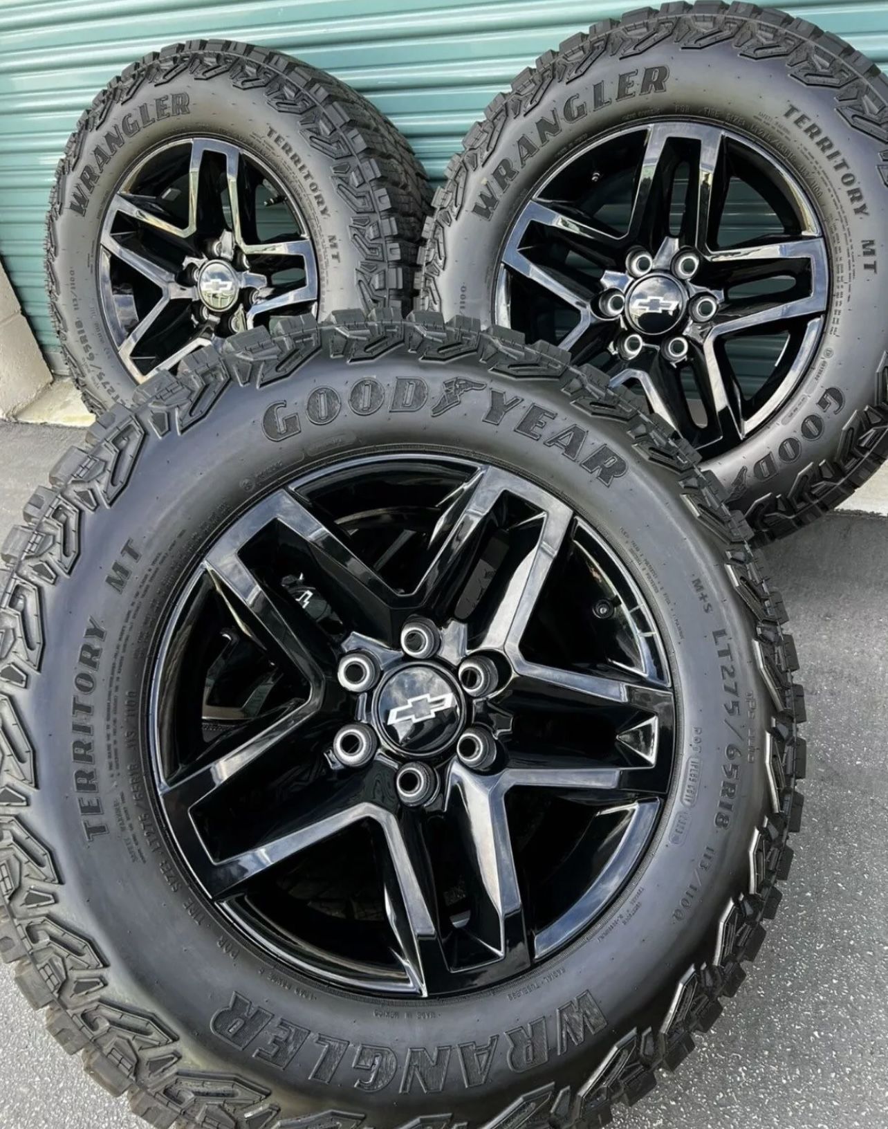 New 18" inch oem chevy silverado trail boss 1500 tahoe suburban wheels rims goodyear LT275/65R18 Hablo Espanol