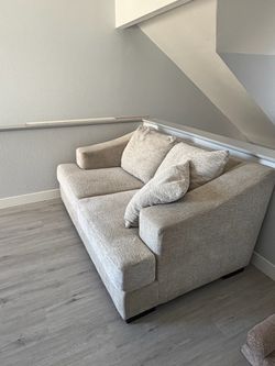 WIDE LOVE SEAT - used
