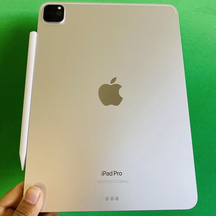 128GB Apple IPad Pro 11” 4th Generation (2022 Latest Model / M2 chip ) with Keyboard stylus pen & Accessories (warranty through 01/ 2024)