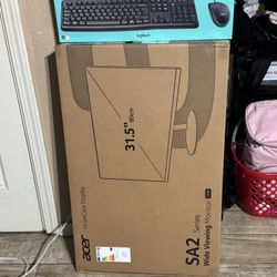 monitor and keyboard 