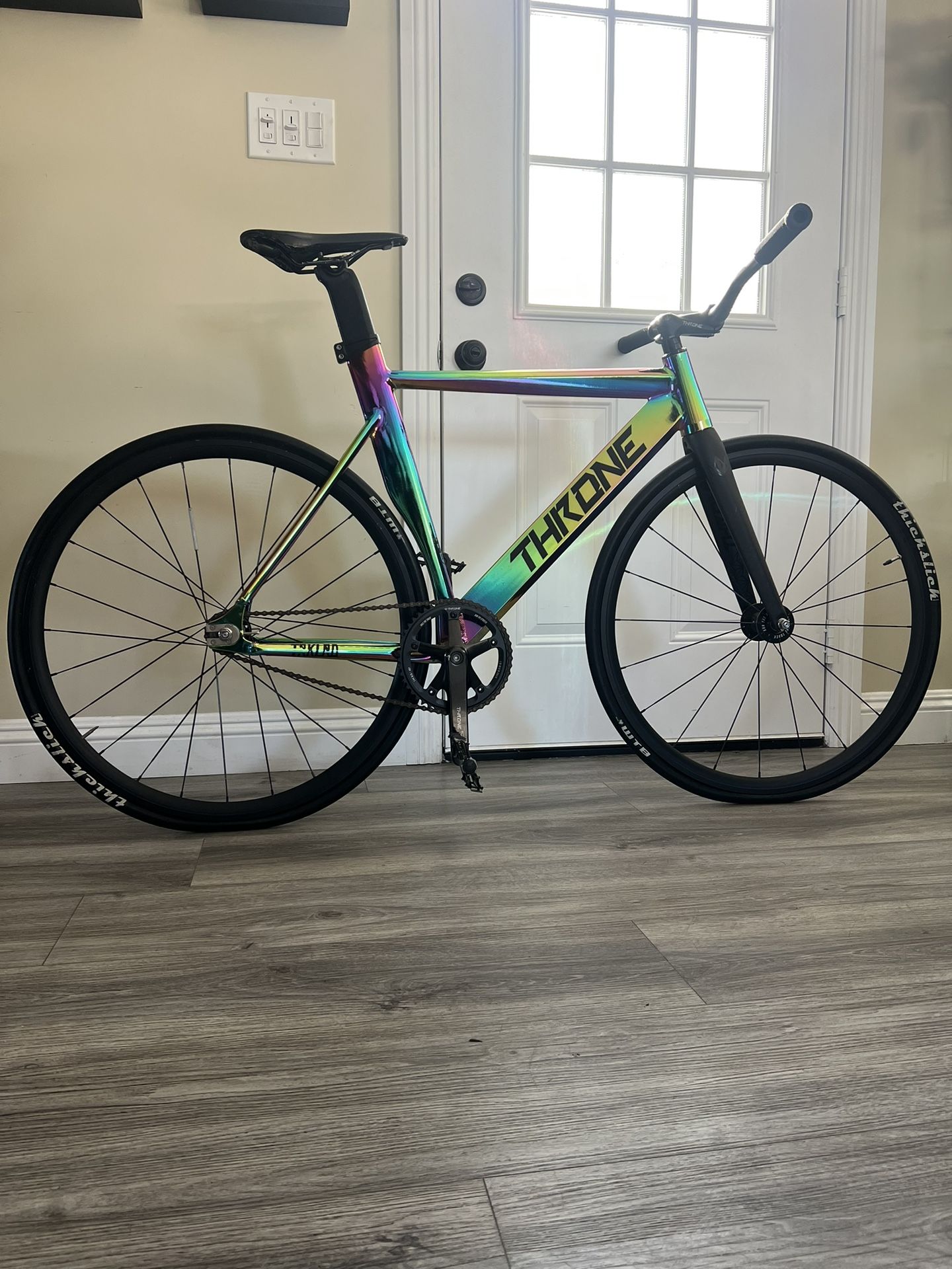 Neo Chrome Throne Trklrd