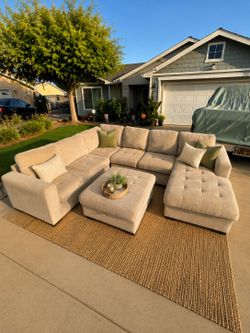 FREE DELIVERY‼️Beautiful Gray/ Beige Sectional Couch W/ Ottoman