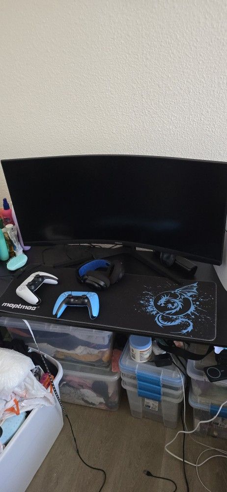 Selling Samsung Odyssey G5 Gaming Monitor