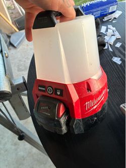 Milwaukee light with battery