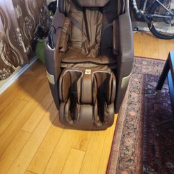Like New Titan 3D Quantum Massage Chair – Chocolate Color – Sciatica Relief
