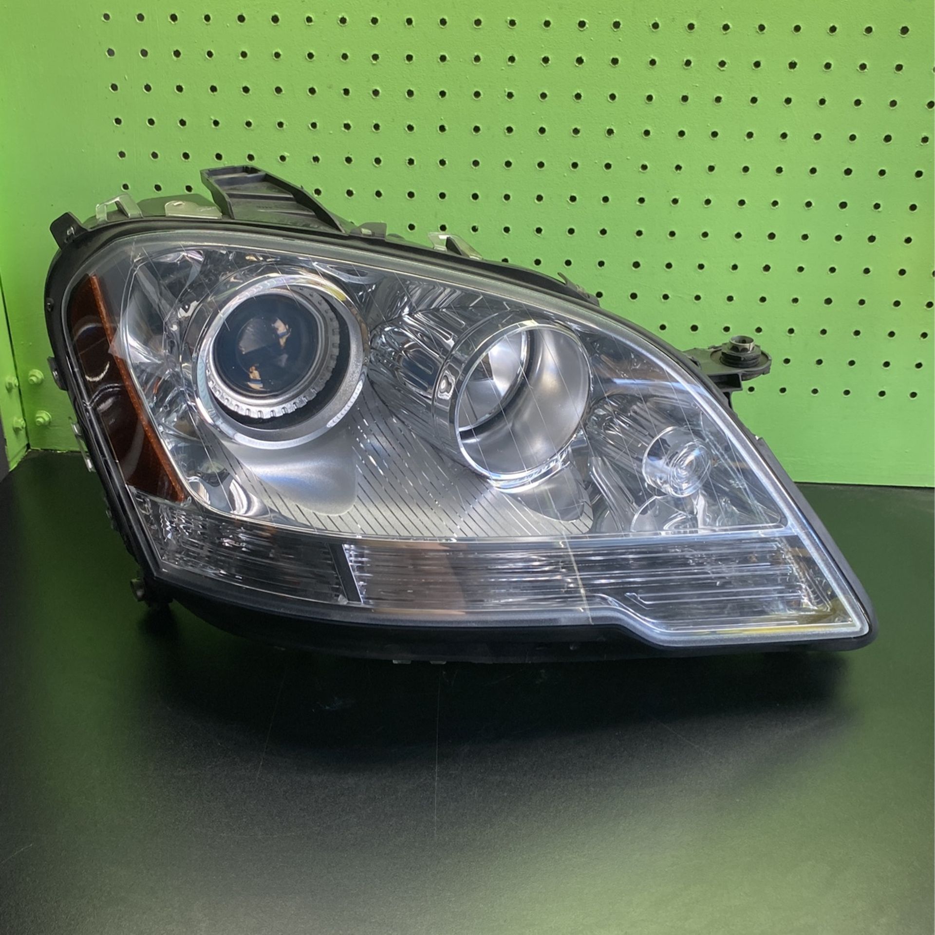 2009-2011 MERCEDES ML 350  RIGHT RH PASSENGER SIDE HEADLIGHT XENON OEM 