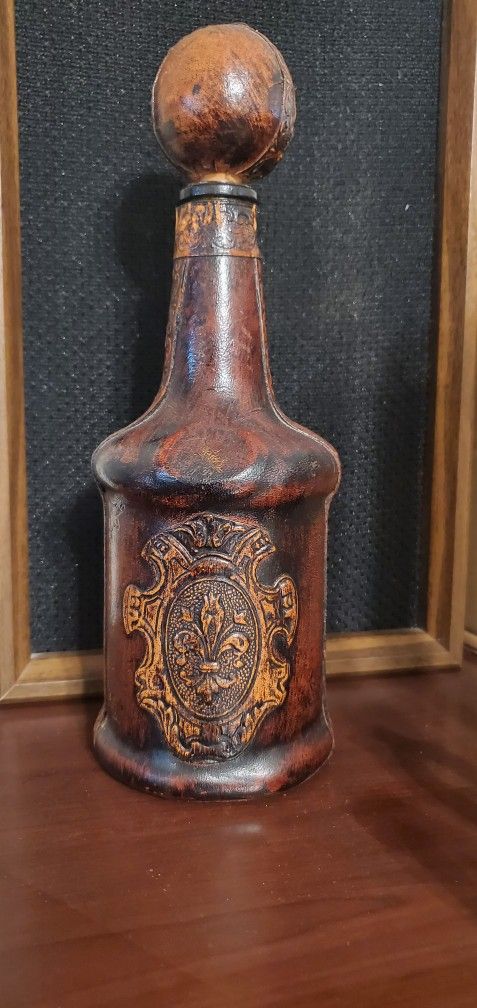 DECORATIVE ANTIQUE BOTTLE