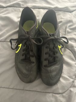Boy Soccer Cleats Tiempo Size 6y