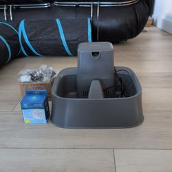 PetSafe Automatic Water Fountain Large With 10 Carbon Filters And Extra Foam Filter 