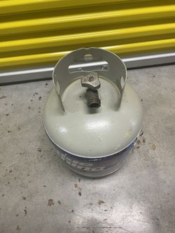 Char-Broil Grill W/ Propane Tank