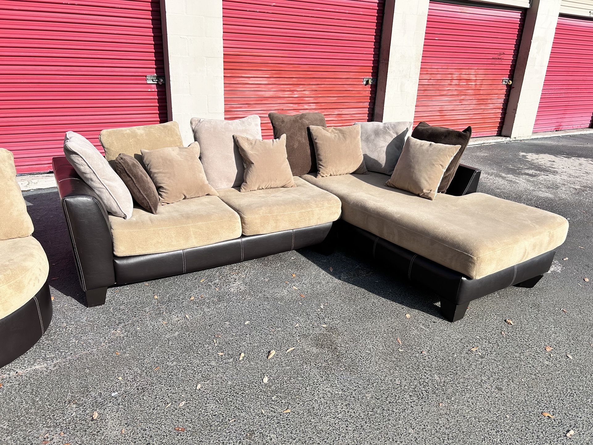 Comfy Nice Sectional Couch 🔥