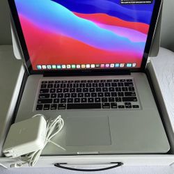 Apple Macbook Pro 15” Laptop i7 6GB RAM 500GB HD w/ Charger
