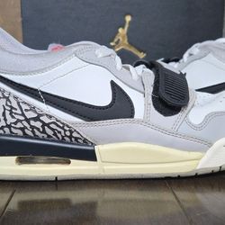 Jordan Legacy 312 Low
Tech Grey