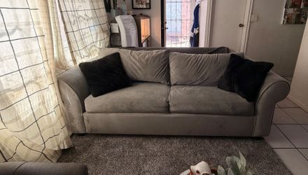 3 seat/fold out bed couch