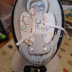 Like New! Mamaroo With Reversible Infant Insert