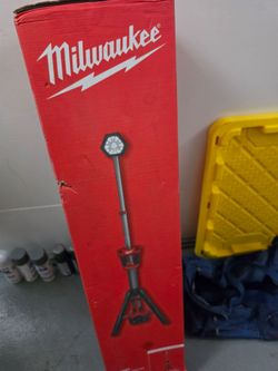 Milwaukee m18 rocket tower light (tool only)